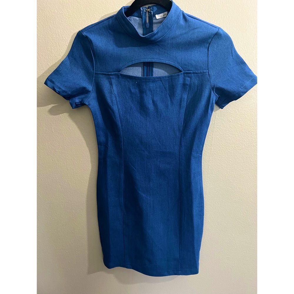 Cropped Dress with Collar